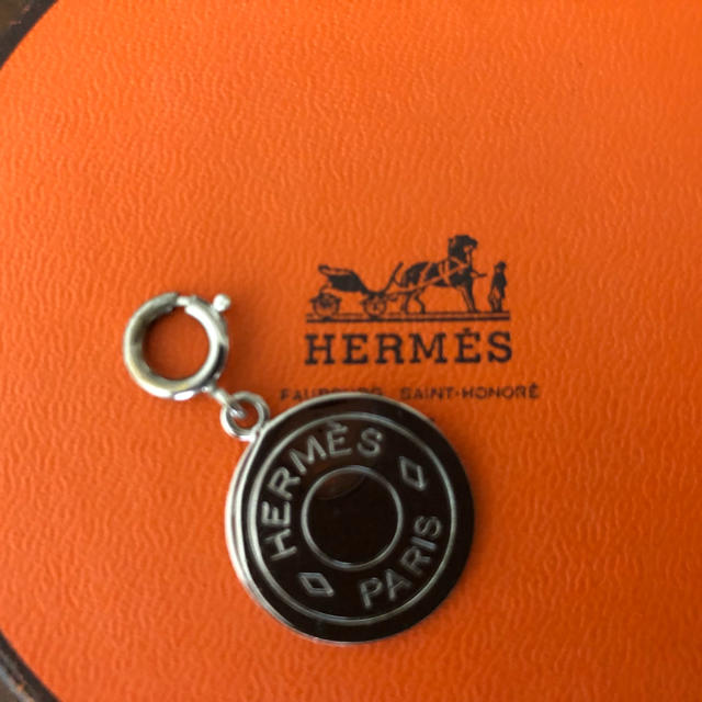 Hermes(エルメス)のエルメス セリエペンダントトップ レディースのアクセサリー(チャーム)の商品写真