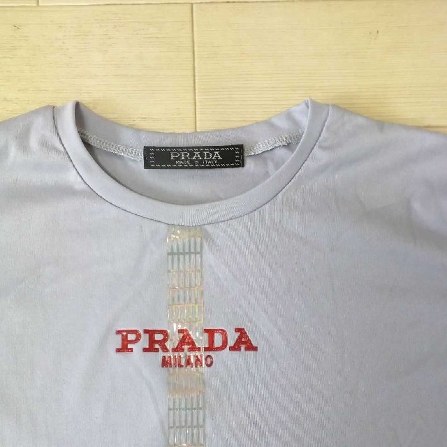 PRADA(プラダ)のPRADAを着た女に。 レディースのトップス(Tシャツ(半袖/袖なし))の商品写真