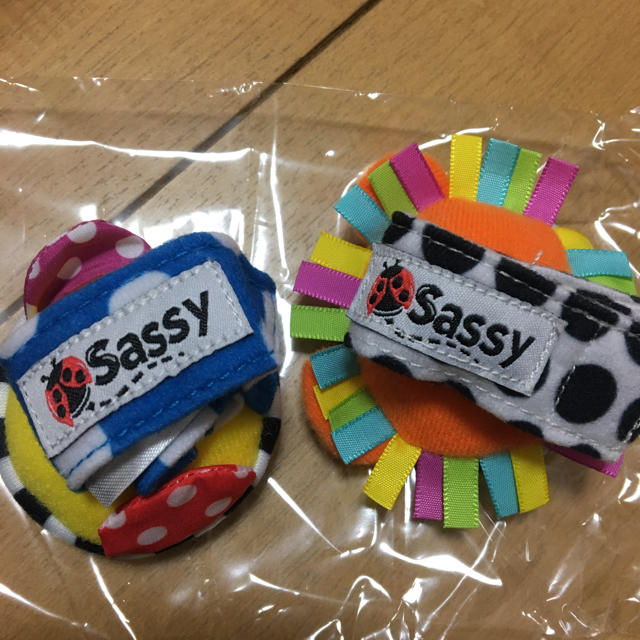 Sassy(サッシー)のどりみぃ様専用sassy★リストラトル【新品未使用】 キッズ/ベビー/マタニティのおもちゃ(がらがら/ラトル)の商品写真