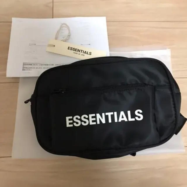 ESSENTIALS ボディバッグ