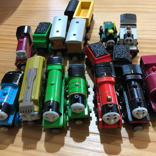 BRIO(ブリオ)の木製トーマスと線路 キッズ/ベビー/マタニティのおもちゃ(電車のおもちゃ/車)の商品写真