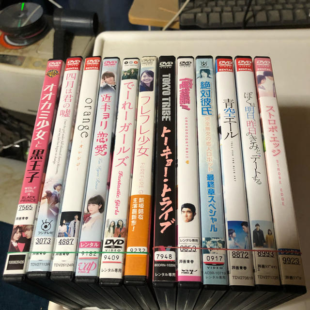 レンタル落ち DVDの新青春ど真ん中12巻の2つのケース収納。