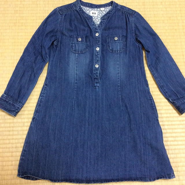 UNIQLO(ユニクロ)のユニクロ デニムワンピ 130cm キッズ/ベビー/マタニティのキッズ服女の子用(90cm~)(ワンピース)の商品写真