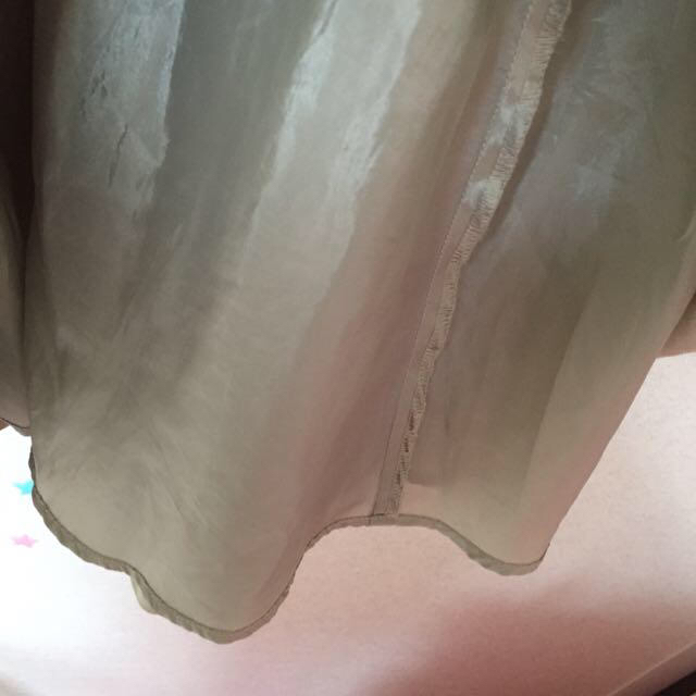 UNIQLO(ユニクロ)のベージュスカートＭ レディースのスカート(ひざ丈スカート)の商品写真