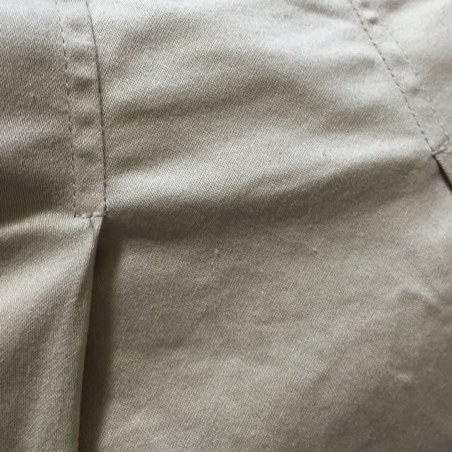 UNIQLO(ユニクロ)のベージュスカートＭ レディースのスカート(ひざ丈スカート)の商品写真