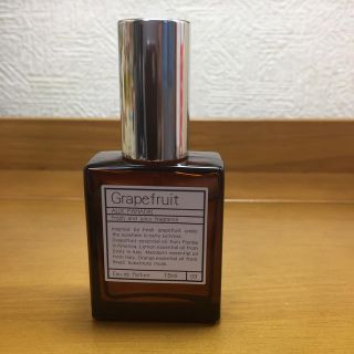 オゥパラディ(AUX PARADIS)のAUX PARADIS グレープフルーツ 15ml(香水(女性用))