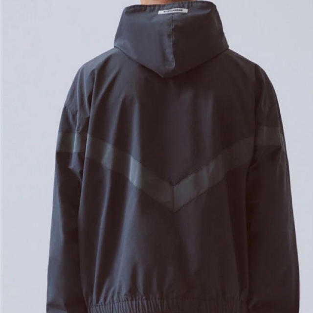 FEAR OF GOD(フィアオブゴッド)のFOG ESSENTIALS Anorak ｱﾉﾗｯｸ FEAR OF GOD メンズのジャケット/アウター(ナイロンジャケット)の商品写真