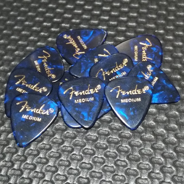 Fender(フェンダー)のFender ピック Blue Moto Medium 12枚 楽器のギター(エレキギター)の商品写真