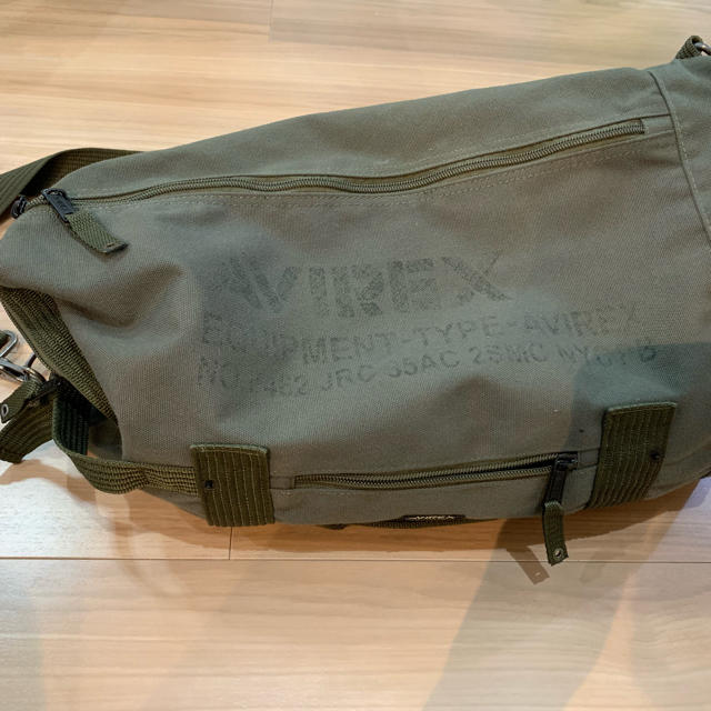AVIREX(アヴィレックス)のAVIREX バック カーキ メンズのバッグ(ショルダーバッグ)の商品写真