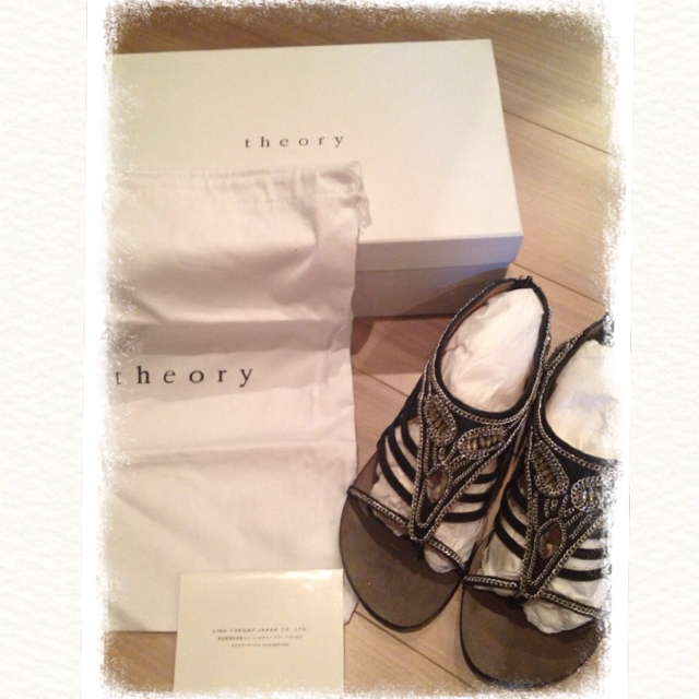 theory(セオリー)の定価35700円ビジューサンダル♡送料込 レディースの靴/シューズ(サンダル)の商品写真