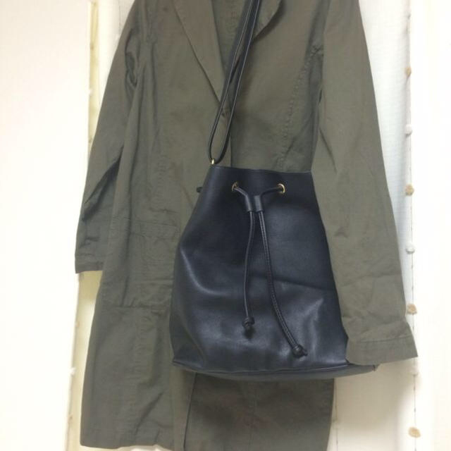 GU(ジーユー)のgu 巾着 ショルダーバック レディースのバッグ(ショルダーバッグ)の商品写真