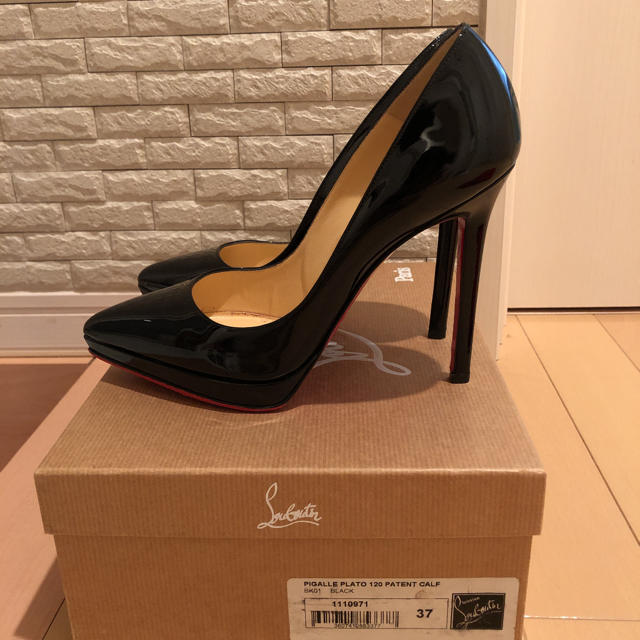 Christian Louboutin(クリスチャンルブタン)の美品 ルブタン  パテント パンプス レディースの靴/シューズ(ハイヒール/パンプス)の商品写真