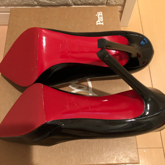 Christian Louboutin(クリスチャンルブタン)の美品 ルブタン  パテント パンプス レディースの靴/シューズ(ハイヒール/パンプス)の商品写真