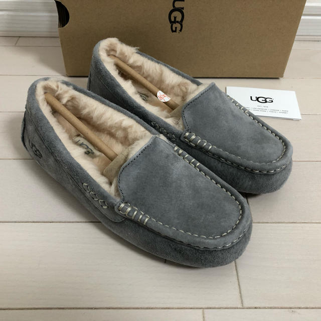 UGG(アグ)の【sae様専用】22.0 UGG アンスレー モカシン ライトグレー レディースの靴/シューズ(スリッポン/モカシン)の商品写真