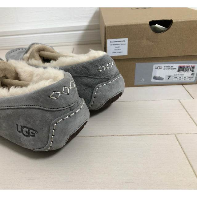 UGG(アグ)の【新品未使用】24.0 UGG アンスレー モカシン ライトグレー レディースの靴/シューズ(スリッポン/モカシン)の商品写真