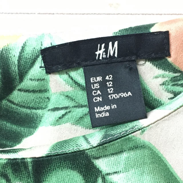 H&M(エイチアンドエム)の【H&M】ワンピース(LL)花柄 総柄  フラワー レディースのワンピース(ミニワンピース)の商品写真