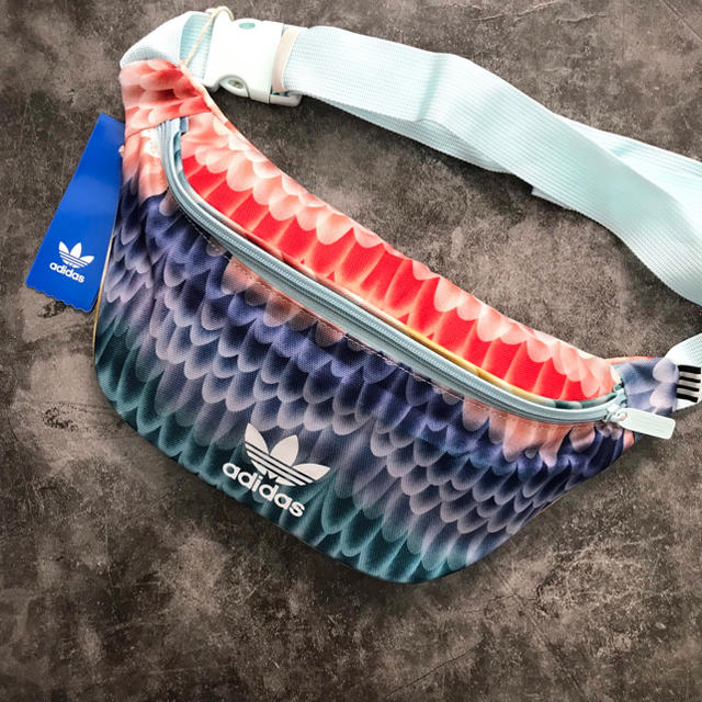 adidas(アディダス)のAdidas アディダス WAIST PACKヒップバッグ ボディバッグ レディースのバッグ(ボディバッグ/ウエストポーチ)の商品写真