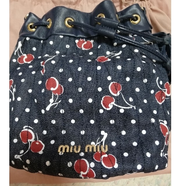 miumiu(ミュウミュウ)のチェリープリントデニムトートバッグ レディースのバッグ(トートバッグ)の商品写真
