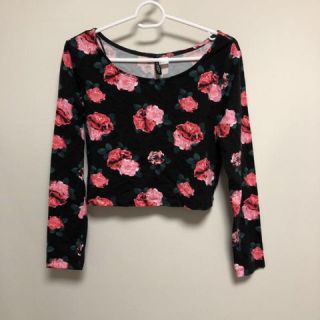 エイチアンドエム(H&M)の新品❤️H&M！花柄カットソー(カットソー(長袖/七分))