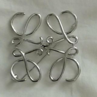 LOEWE(ブローチ/コサージュ)のフリマアイテム一覧 LOEWE(ブローチ/コサージュ)のフリマアイテム一覧