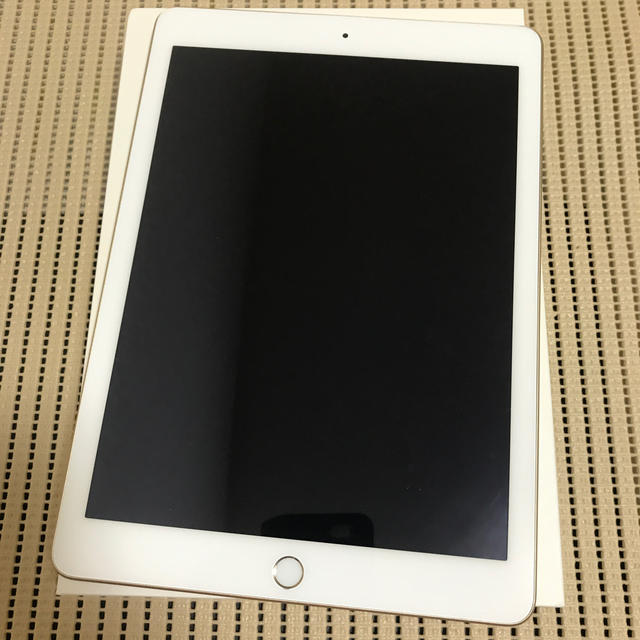 iPad(アイパッド)のiPad（2017 / 第5世代） 32GB. ゴールド Wi-Fi 美品 スマホ/家電/カメラのPC/タブレット(タブレット)の商品写真