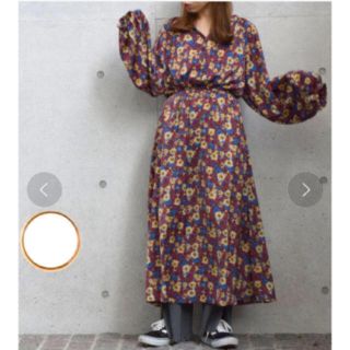 ダブルクローゼット(w closet)の【新品】ダブルクローゼット 小花柄ボリューム袖ワンピース(ロングワンピース/マキシワンピース)