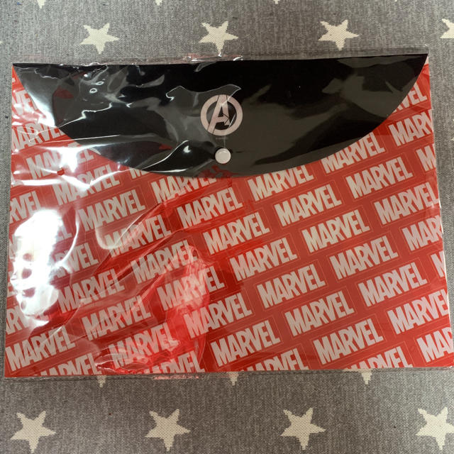 MARVEL(マーベル)のMARVEL ボタン付きファイル エンタメ/ホビーのアニメグッズ(クリアファイル)の商品写真