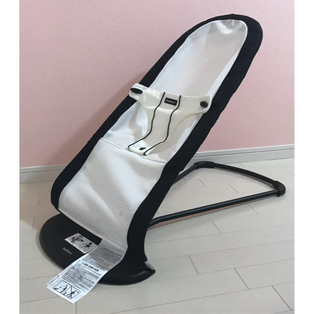 BABYBJORN(ベビービョルン)のbabybjorn ベイビージョルン バウンサー ホワイト ブラック キッズ/ベビー/マタニティの寝具/家具(その他)の商品写真