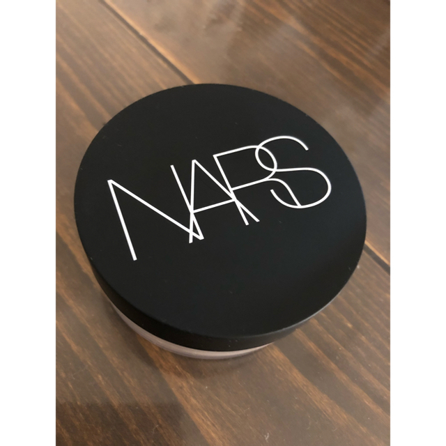 NARS(ナーズ)のNARS ライトリフレクティングセッティングパウダー 1410 ルース コスメ/美容のベースメイク/化粧品(フェイスパウダー)の商品写真