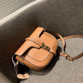 celine - CELINE ショルダーバッグ 高級感の通販｜ラクマ