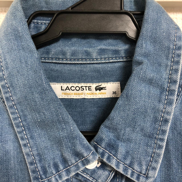 LACOSTE(ラコステ)のLACOST デニムシャツ 36サイズ 未使用　 レディースのトップス(シャツ/ブラウス(長袖/七分))の商品写真
