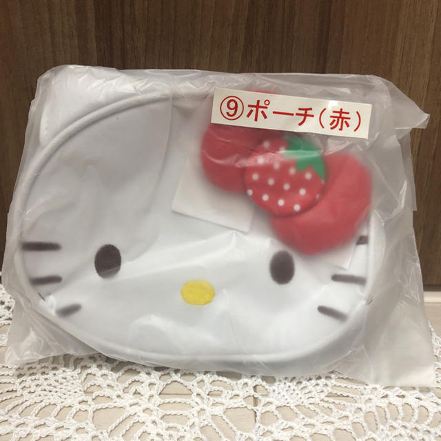 ハローキティ(ハローキティ)の【新品・未使用】ハローキティ❤︎ポーチ❤︎レッド❤︎イチゴ❤︎ レディースのファッション小物(ポーチ)の商品写真