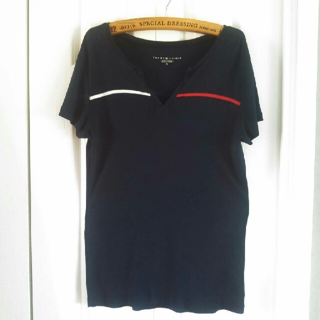 TOMMY HILFIGER(トミーヒルフィガー)の【値下げしました】Tommy Hilfiger VネックTシャツ　 レディースのトップス(Tシャツ(半袖/袖なし))の商品写真