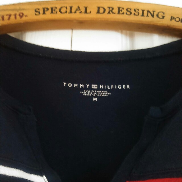 TOMMY HILFIGER(トミーヒルフィガー)の【値下げしました】Tommy Hilfiger VネックTシャツ　 レディースのトップス(Tシャツ(半袖/袖なし))の商品写真