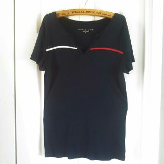 トミーヒルフィガー(TOMMY HILFIGER)の【値下げしました】Tommy Hilfiger VネックTシャツ　(Tシャツ(半袖/袖なし))