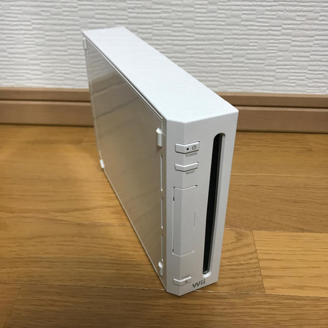 Wii(ウィー)のWii 本体のみ 動作確認済 エンタメ/ホビーのゲームソフト/ゲーム機本体(家庭用ゲーム機本体)の商品写真