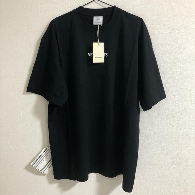 海外正規店sizeVETEMENTS ロゴ オーバーサイズ Tシャツ ブラック