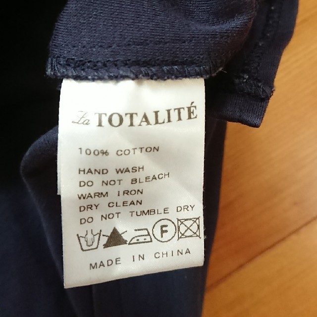 La TOTALITE(ラトータリテ)のラトータリテ 紺トップス レディースのトップス(カットソー(半袖/袖なし))の商品写真