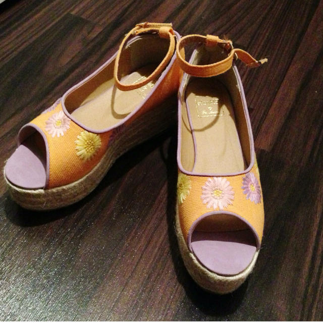 Par Avion(パラビオン)の刺繍キャンバスストラップパンプス レディースの靴/シューズ(サンダル)の商品写真