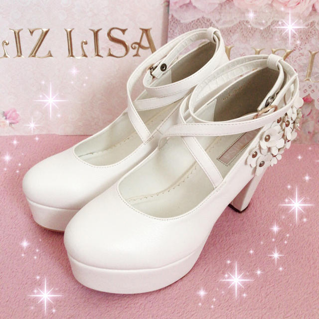 LIZ LISA(リズリサ)の☆リズリサLIZLISA☆3Dフラワー付き☆クロスストラップパンプス☆ホワイト レディースの靴/シューズ(ハイヒール/パンプス)の商品写真