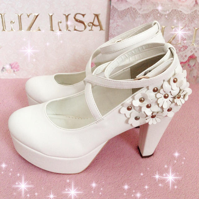 LIZ LISA(リズリサ)の☆リズリサLIZLISA☆3Dフラワー付き☆クロスストラップパンプス☆ホワイト レディースの靴/シューズ(ハイヒール/パンプス)の商品写真