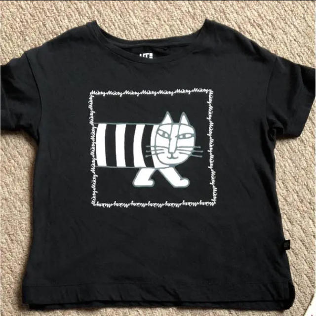 UNIQLO(ユニクロ)の☆ユニクロ   黒Tシャツ  130サイズ キッズ/ベビー/マタニティのキッズ服女の子用(90cm~)(Tシャツ/カットソー)の商品写真