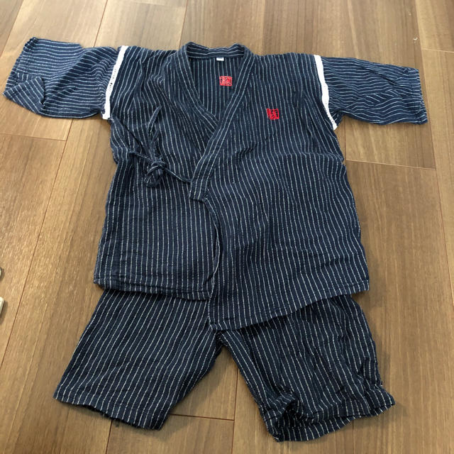 西松屋(ニシマツヤ)の甚平130センチ キッズ/ベビー/マタニティのキッズ服男の子用(90cm~)(甚平/浴衣)の商品写真