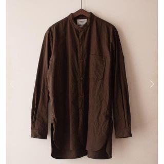 ヤエカ(YAECA)のYAECA ボタンシャツ スタンドカラーPO ロング Dark brown (シャツ)