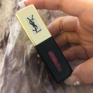 イヴサンローランボーテ(Yves Saint Laurent Beaute)の206  ルージュピュールクチュールヴェルニ イヴサンローラン (口紅)