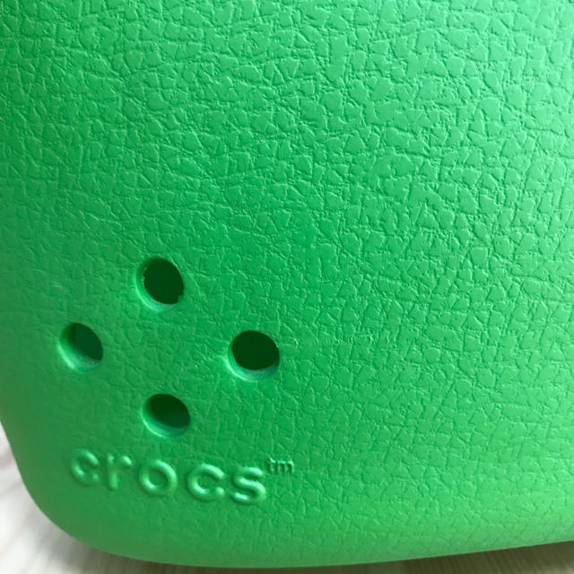 crocs(クロックス)のクロックス カバン レディースのバッグ(ハンドバッグ)の商品写真