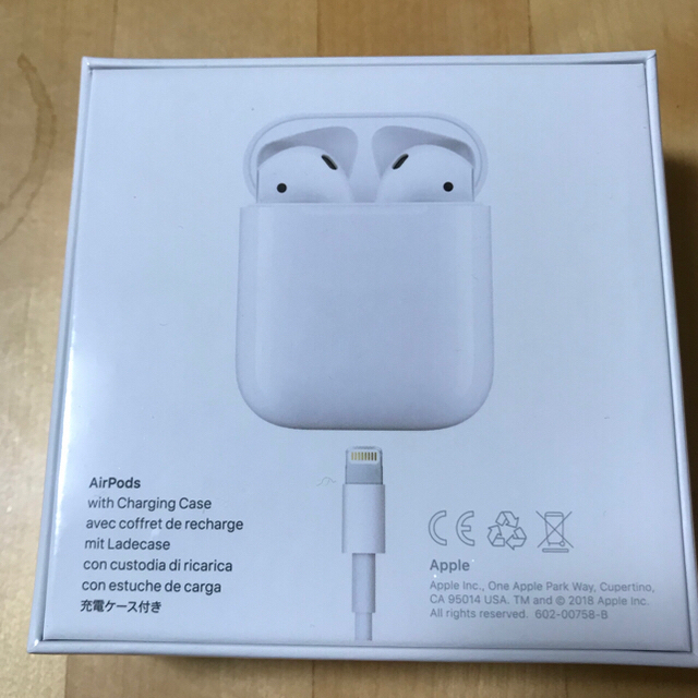 Apple(アップル)のAirPods2（第2世代）MV7N2J/A 新品未開封正規品 スマホ/家電/カメラのオーディオ機器(ヘッドフォン/イヤフォン)の商品写真