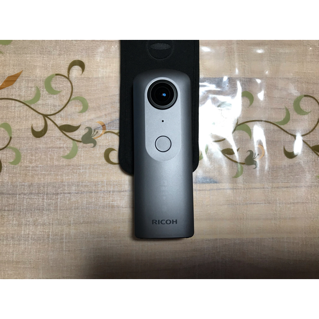 RICOH(リコー)のRICOH Theta V の中古品 スマホ/家電/カメラのカメラ(ビデオカメラ)の商品写真