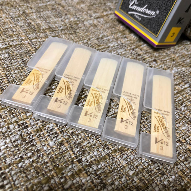 バンドレンB♭クラリネットリード銀箱V12厚さ3番バンドーレンvandoren