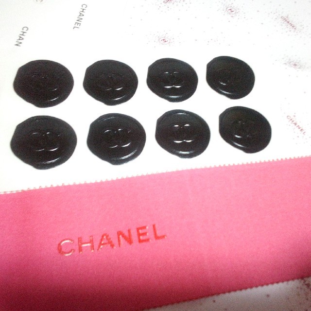 CHANEL(シャネル)の激安！2セットのみ！CHANEL黒刻印シール８枚！ インテリア/住まい/日用品の文房具(シール)の商品写真